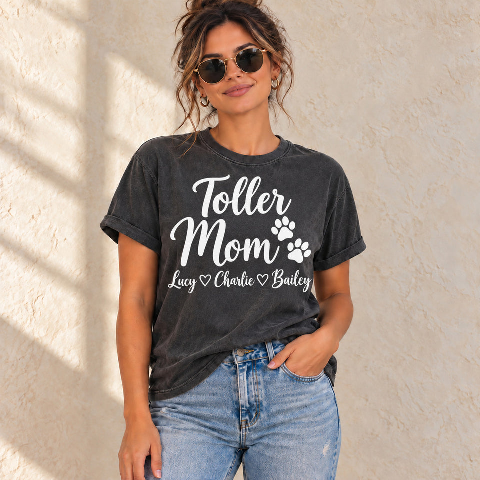 Personalized Nova Scotia Duck Tolling Retriever Mom Basic T-Shirt lifestyle photo